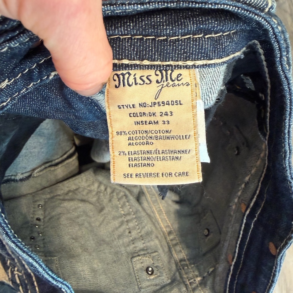 Miss Me Indigo Signature Cut Skinny Jeans with Peace Pocket Embroidery - Picture 8 of 9